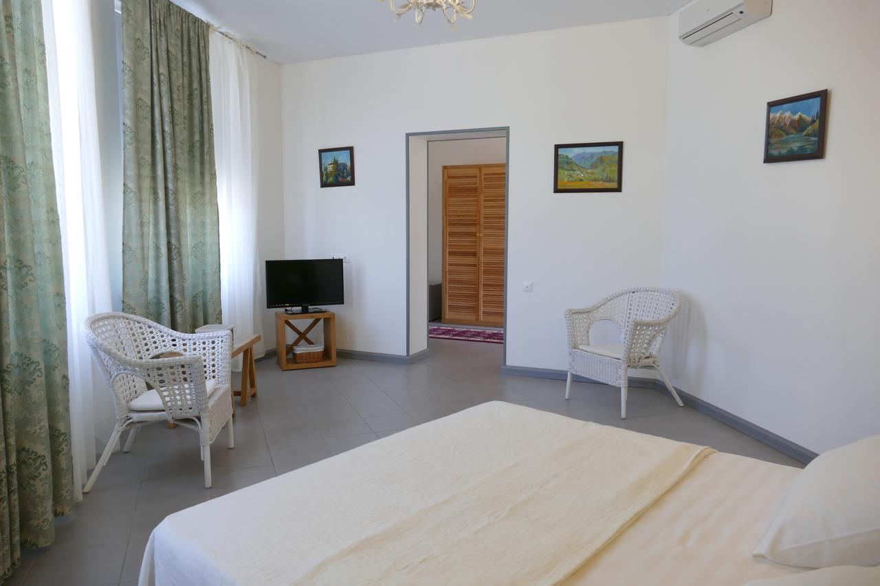 Heliopark Gora Bagrata Hotel Szuhumi Kültér fotó